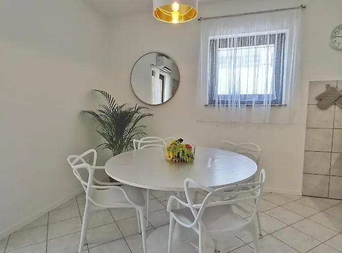 アパート Asterias ポレッチ